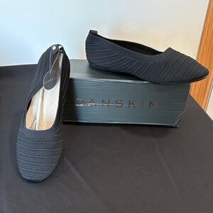 Danskin Women's Textured Black Loafers
